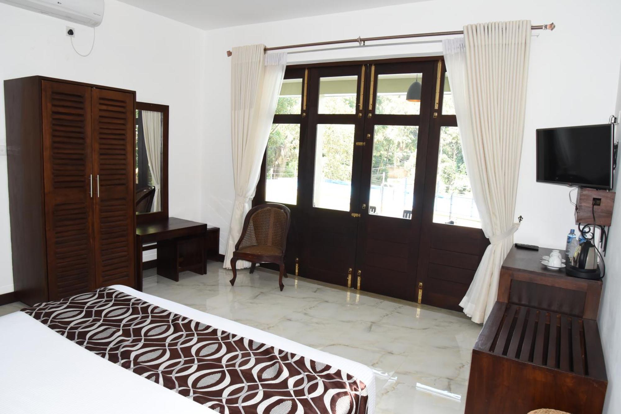 Huluganga Ridge, Kandy Pensión
